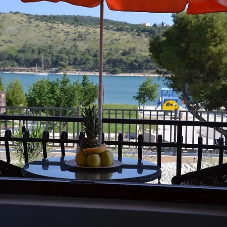 Apartment Kate Trogir Room photo